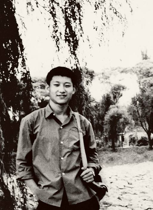 1972年,插队回京探亲时的习近平。